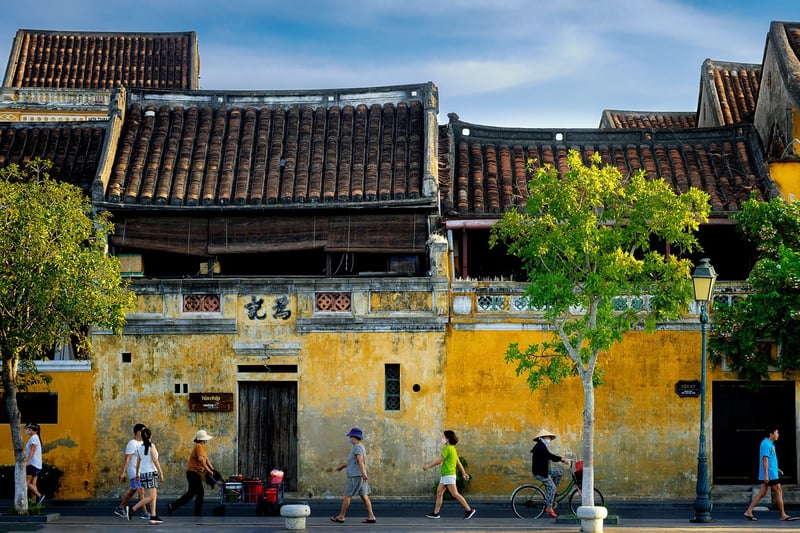 Historical Landmarks Walking Tour